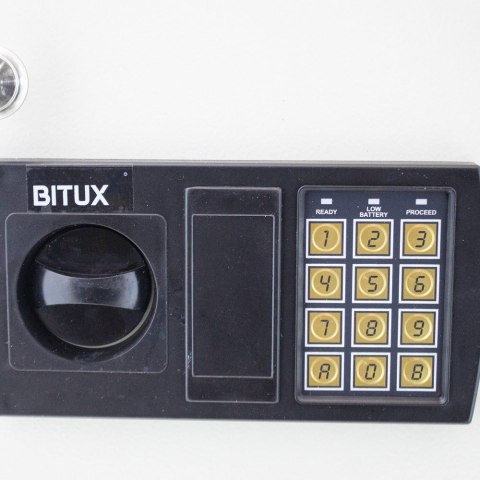 Sejf elektroniczny na 48 kluczy z brelokami Bituxx