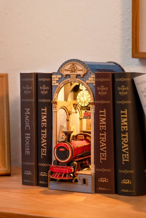ROBOTIME Składany Drewniany Model 3D LED - Book Nook Podróż w czasie Robotime