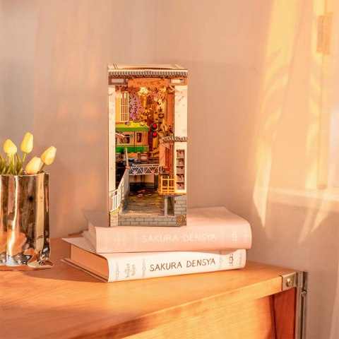 ROBOTIME Składany Drewniany Model LED - Book Nook Sakura Densya Robotime