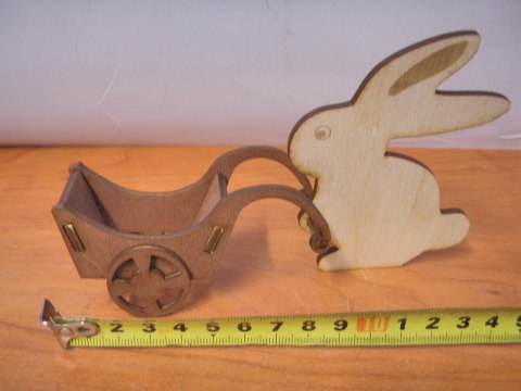 Stojak zajączek z wózkiem / 16 x 10 cm. P348 Stojak zajączek z wózkiem / 16 x 10 cm. P348