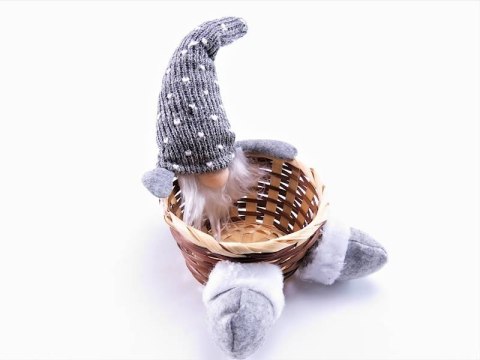 Figurka skrzat z koszykiem śr. 27x13 cm Figurka skrzat z koszykiem śr. 27x13 cm