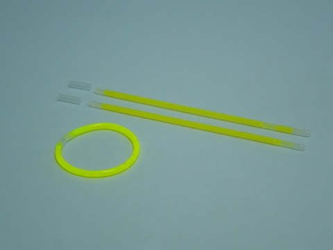 Zestaw 3 bransoletek FLUO świecą w ciemności 27 x 6 x 1cm Zestaw 3 bransoletek FLUO świecą w ciemności 27 x 6 x 1cm