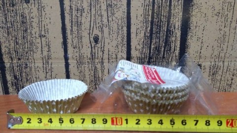 Foremki papierowe 60szt. do muffinek 50x25mm ZŁOTE W GWIAZDKI | 23-33 Foremki papierowe 60szt. do muffinek 50x25mm ZŁOTE W GWIAZDKI | 23-33