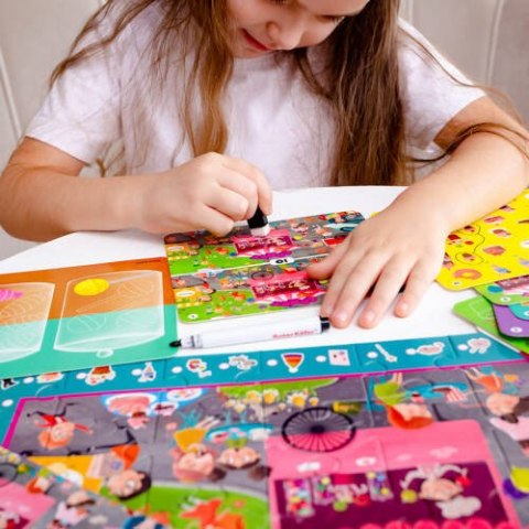 GRA EDUKACYJNA PUZZLE DETEKTYW CUKIERKOWA WRÓŻKA LUPA ROTER KAFER ROTER KAFER