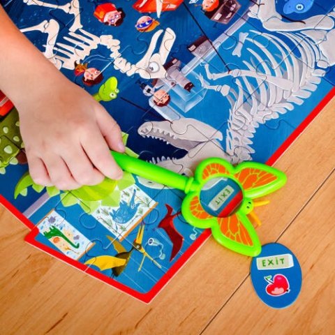 GRA EDUKACYJNA PUZZLE DETEKTYW MUZEUM DINOZAURÓW LUPA ROTER KAFER ROTER KAFER