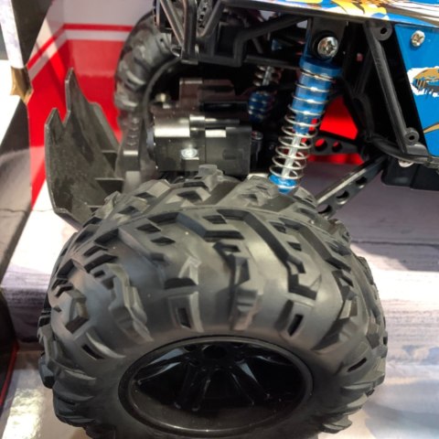 SAMOCHÓD ZDALNIE STEROWANY PILOTEM TERENOWY Z NAPĘDEM NA 4 KOŁA PILOT RC IMPORT PRONICE