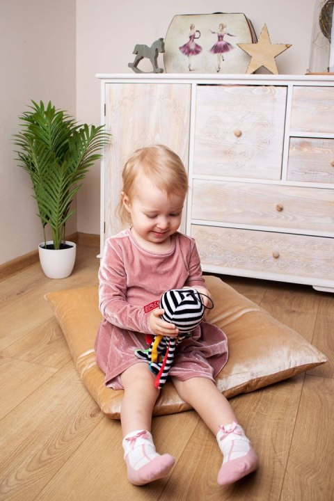 MINI OŚMIORNICA BIAŁO-CZARNA MASKOTKA DO SPANIA SENSORYCZNA PRZYTULANKA HENCZ TOYS (MOM'S CARE) MINI OŚMIORNICA BIAŁO-CZARNA MASKOTKA DO SPANIA SENSORYCZNA PRZYTULANKA HENCZ TOYS (MOM'S CARE)