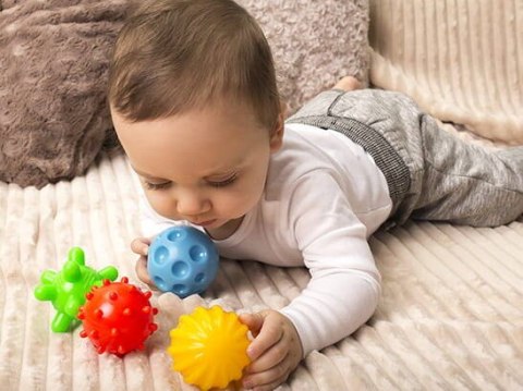 PIŁECZKI SENSORYCZNE MIĘKKIE 4 SZTUKI BEZ DZIURKI STYMULACJA ZMYSŁÓW ZESTAW TULLO PIŁECZKI SENSORYCZNE MIĘKKIE 4 SZTUKI BEZ DZIURKI STYMULACJA ZMYSŁÓW ZESTAW TULLO